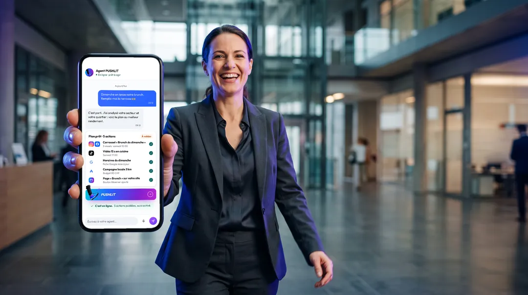 Dirigeante d'entreprise en mouvement dans le hall de ses bureaux, montrant l'app PUSHLIT sur son téléphone
